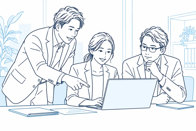 現場でPCを使いながら話し合う人々